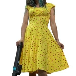 Gowntown Women’s Size M Yellow Red Floral Printed Short Sleeve Fit & Flare Dress